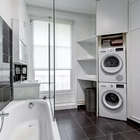 Eiffel Tower & Champ De Mars - 2br - Cityapartmentstay Párizs