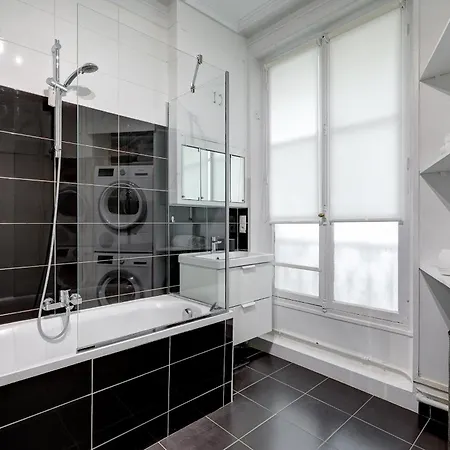 Lägenhet Eiffel Tower & Champ De Mars - 2br - Cityapartmentstay Paris