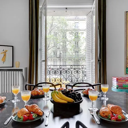 Eiffel Tower & Champ De Mars - 2br - Cityapartmentstay