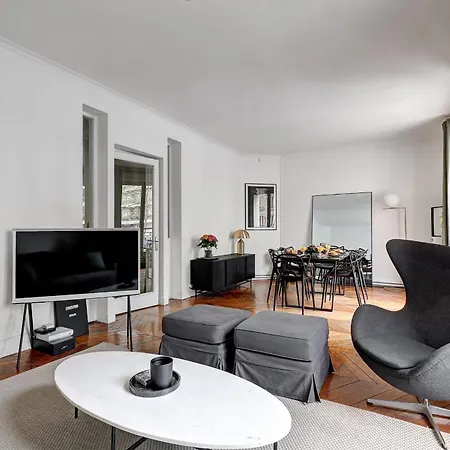 Eiffel Tower & Champ De Mars - 2br - Cityapartmentstay