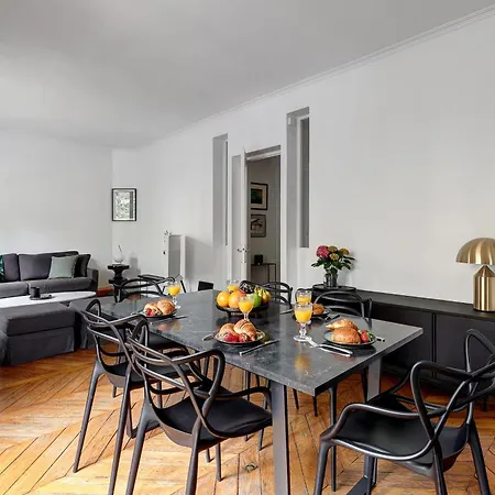 Eiffel Tower & Champ De Mars - 2br - Cityapartmentstay Lägenhet *