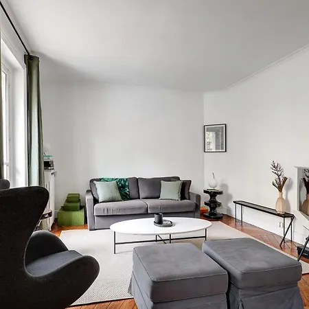 Eiffel Tower & Champ De Mars - 2br - Cityapartmentstay *
