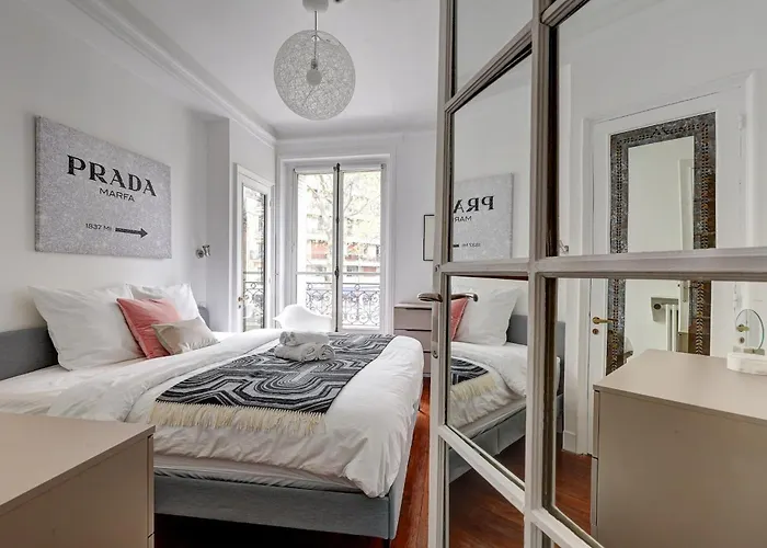 Eiffel Tower & Champ De Mars - 2br - Cityapartmentstay Parijs