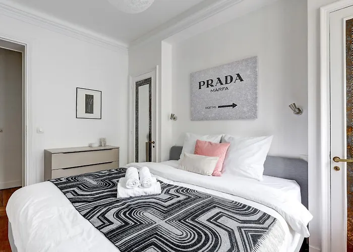 Eiffel Tower & Champ De Mars - 2br - Cityapartmentstay Parijs