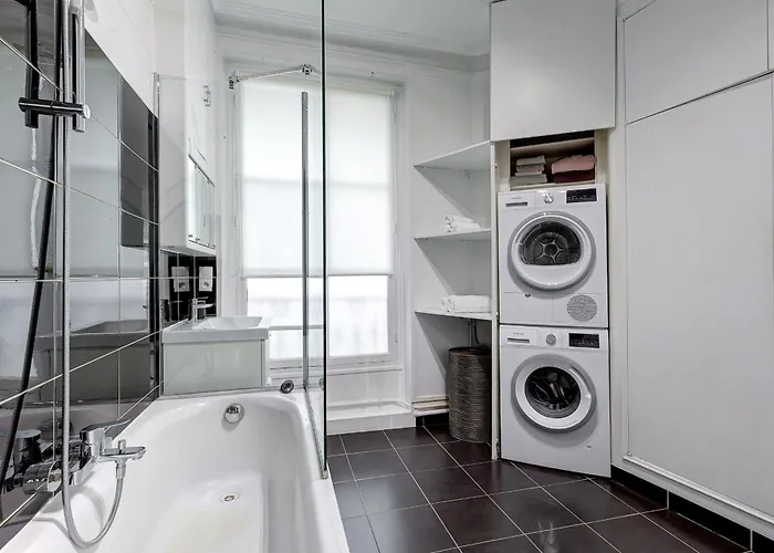 Eiffel Tower & Champ De Mars - 2br - Cityapartmentstay Parijs
