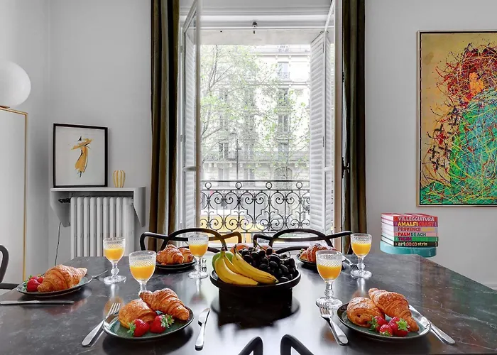 Eiffel Tower & Champ De Mars - 2br - Cityapartmentstay
