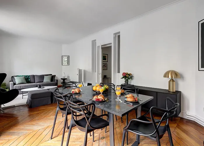 Eiffel Tower & Champ De Mars - 2br - Cityapartmentstay Appartement *