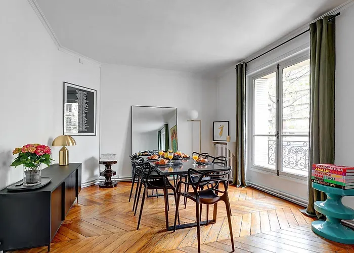 Appartement Eiffel Tower & Champ De Mars - 2br - Cityapartmentstay *