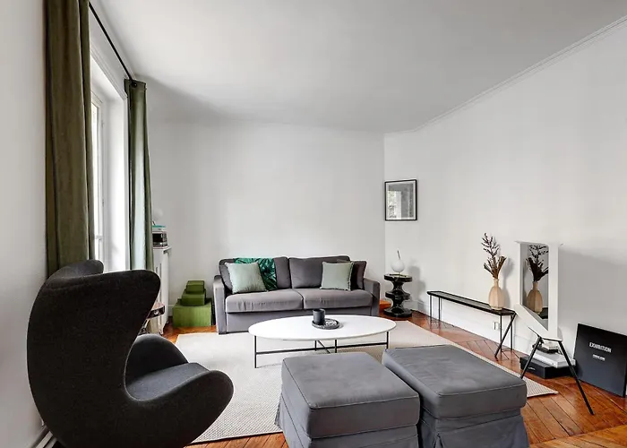 Eiffel Tower & Champ De Mars - 2br - Cityapartmentstay *