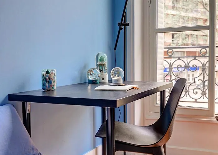 Eiffel Tower & Champ De Mars - 2br - Cityapartmentstay